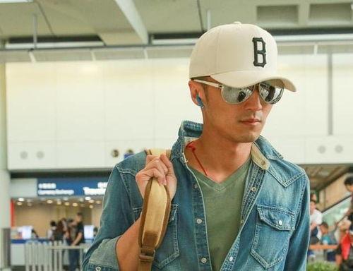 谢霆锋爆料自己爸爸视频,揭秘家族往事背后的惊人真相